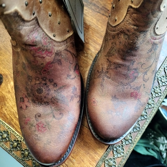 Lucchese Tan and Brown Floral Heeled Boots - Picture 11 of 11